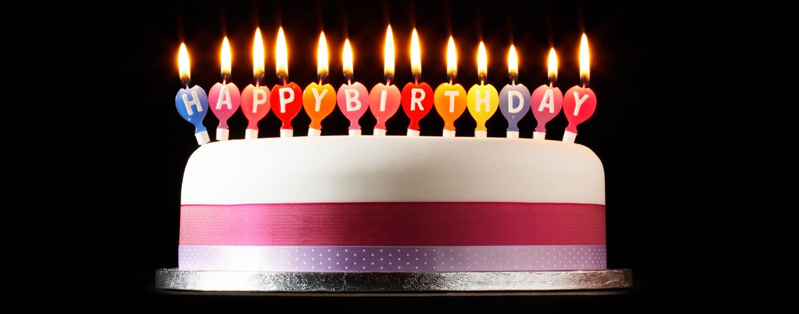 31030-00-tsk_birthday_cake_with_candles_lit_1600px_1